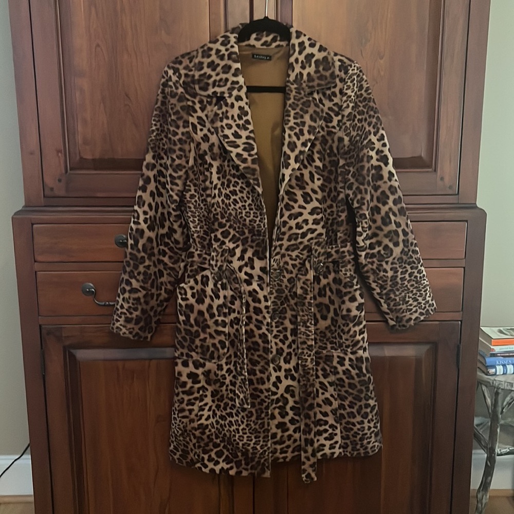 Bentley a. cheetah print Knee length coat, size large - Picture 6 of 8
